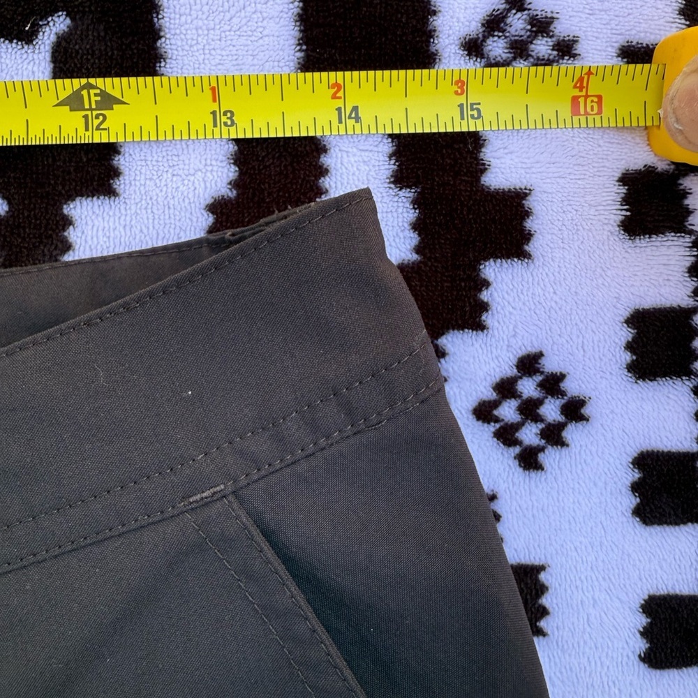 PATAGONIA Ladies Black Bermuda Shorts Size 2 - Picture 7 of 8